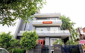 Fabhotel Kingston House